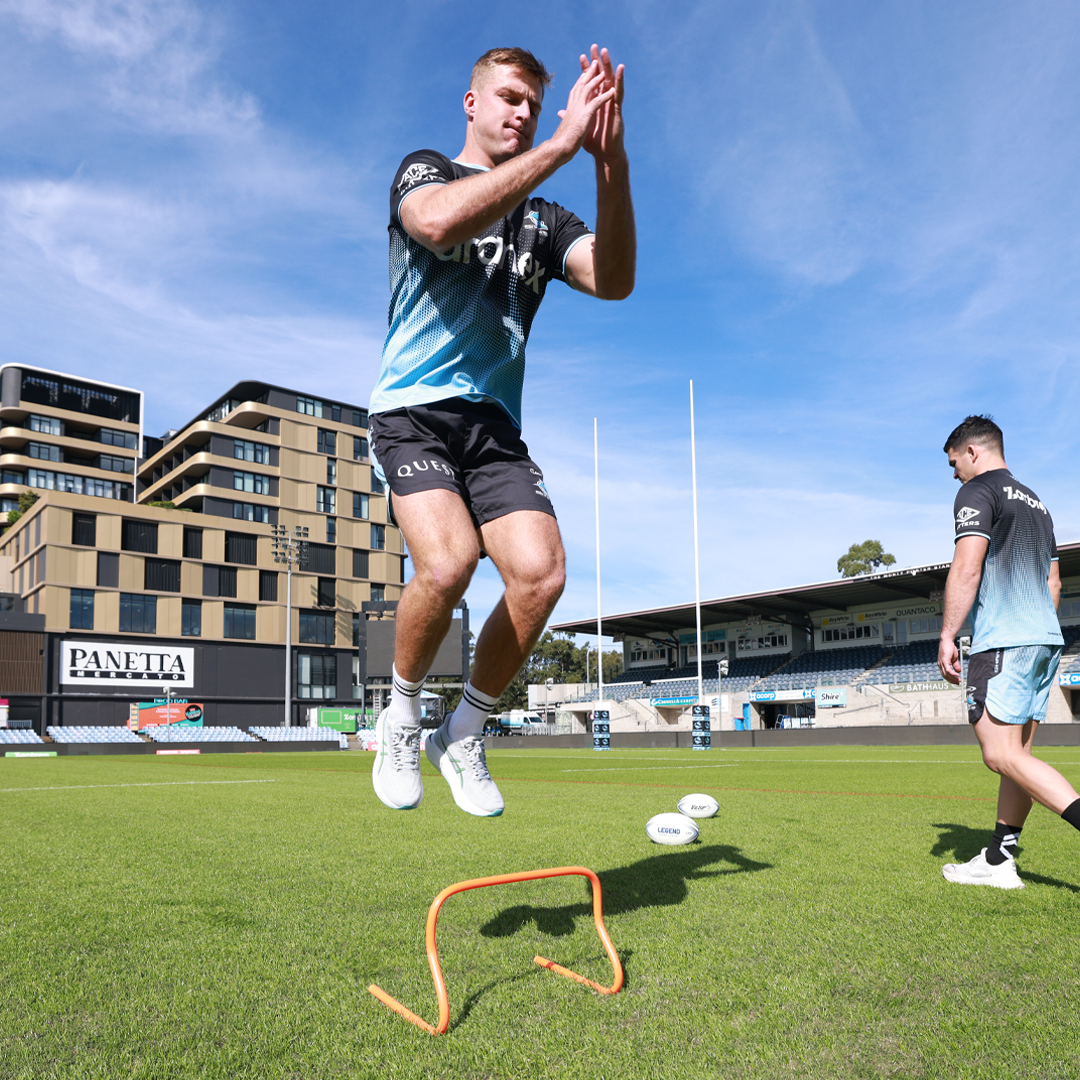 VATHHMA15 Victor Hurdle Mini Agility 15cm Orange Action Shot