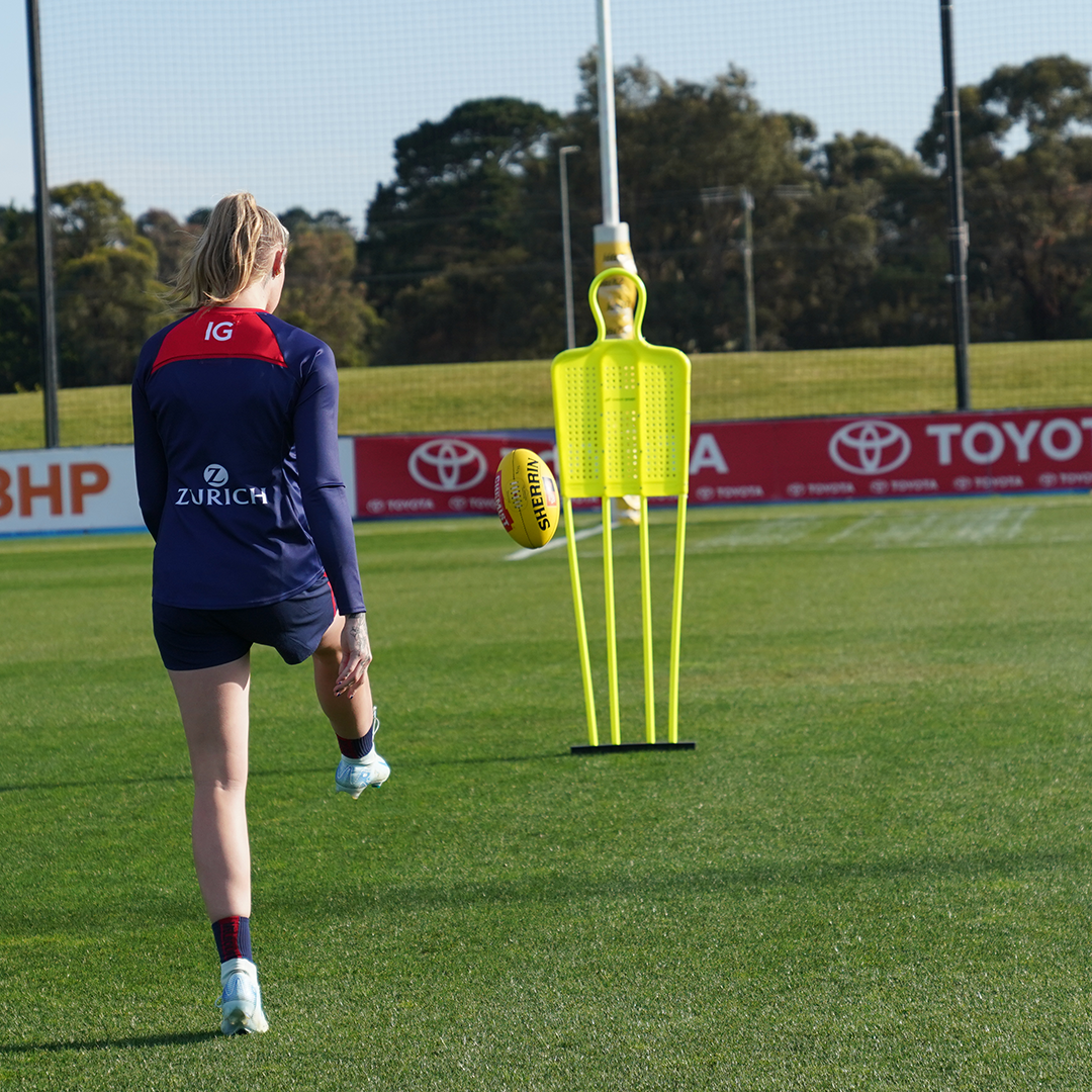 VSOCDM Victor Soccer Defender Man Main